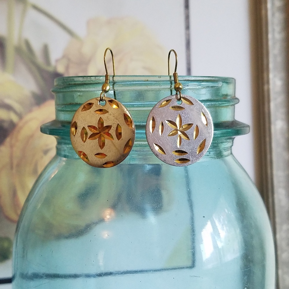 On sale! 💗 Trades of Hope Goldtone Earrings